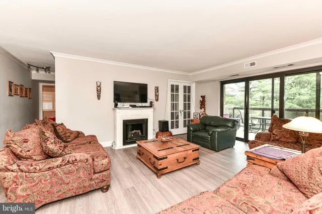 $3,100 | 309 Yoakum Parkway, Unit 408, Alexandria, VA 22304