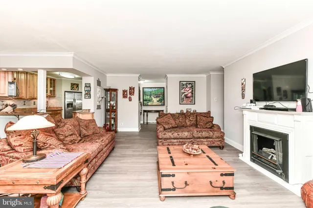 $3,100 | 309 Yoakum Parkway, Unit 408, Alexandria, VA 22304