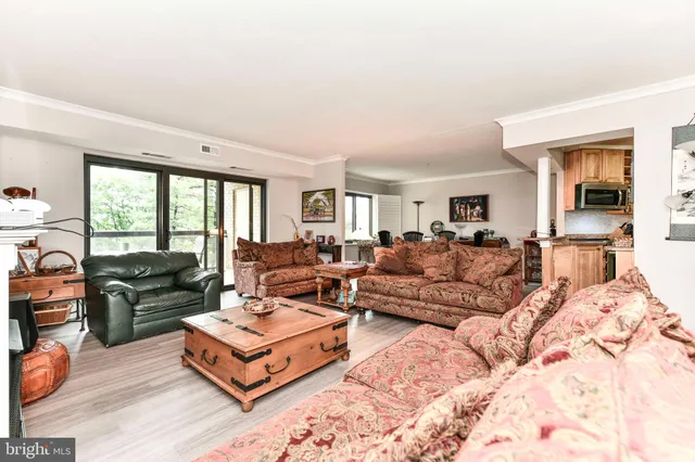 $3,100 | 309 Yoakum Parkway, Unit 408, Alexandria, VA 22304