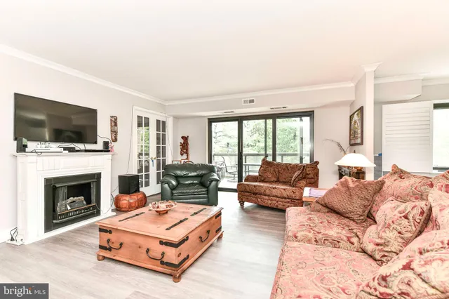 $3,100 | 309 Yoakum Parkway, Unit 408, Alexandria, VA 22304