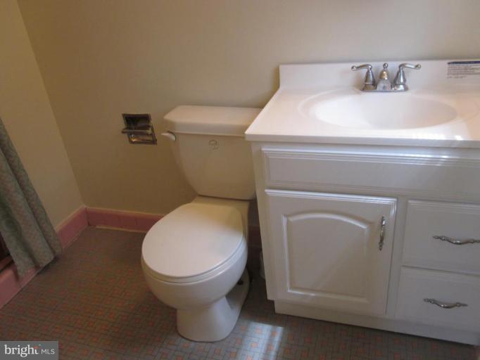 703 North Belgrade Road Silver Spring, MD 20902 - Photo 8 of 19 Master Bath