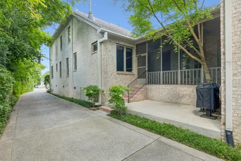 $1,250,000 | 2021 B Overhill Drive, Nashville, TN 37215