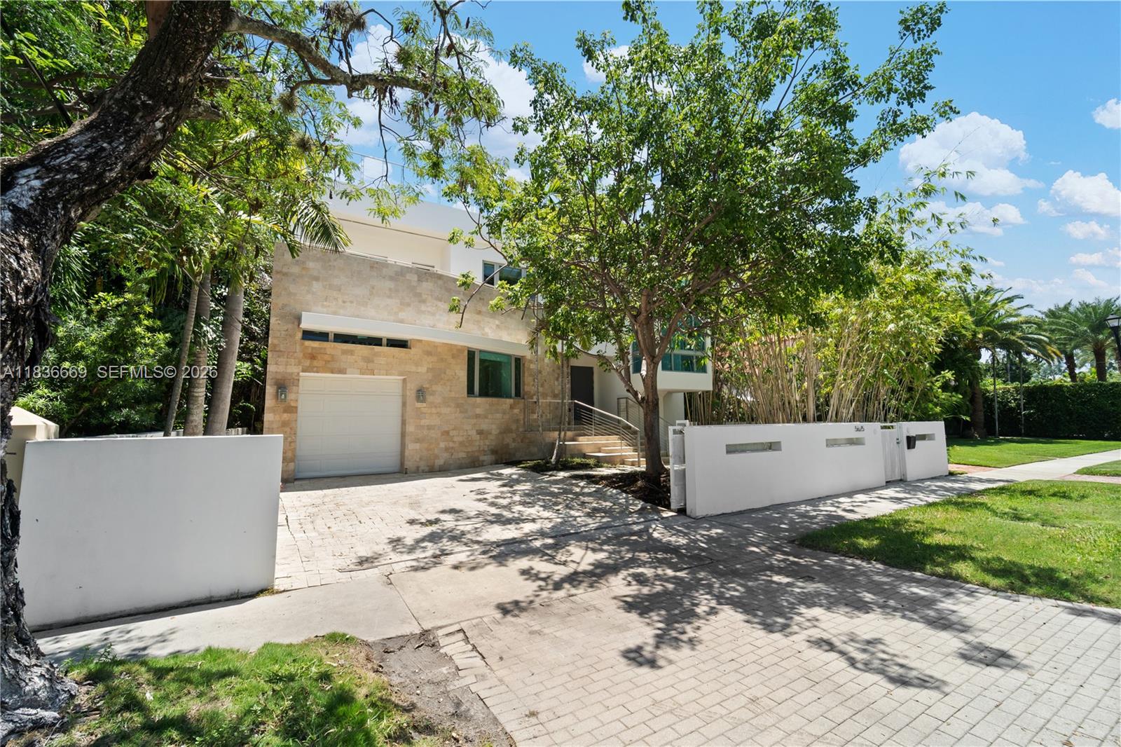 5625 North Bay Road Miami Beach, FL 33140 - Photo 3 of 26 Gallery Image 3