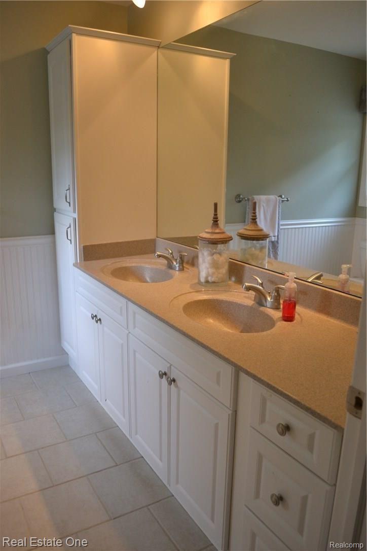 6282 Kings Pointe Road Grand Blanc, MI 48439 - Photo 32 of 40 DSC_4440.JPG