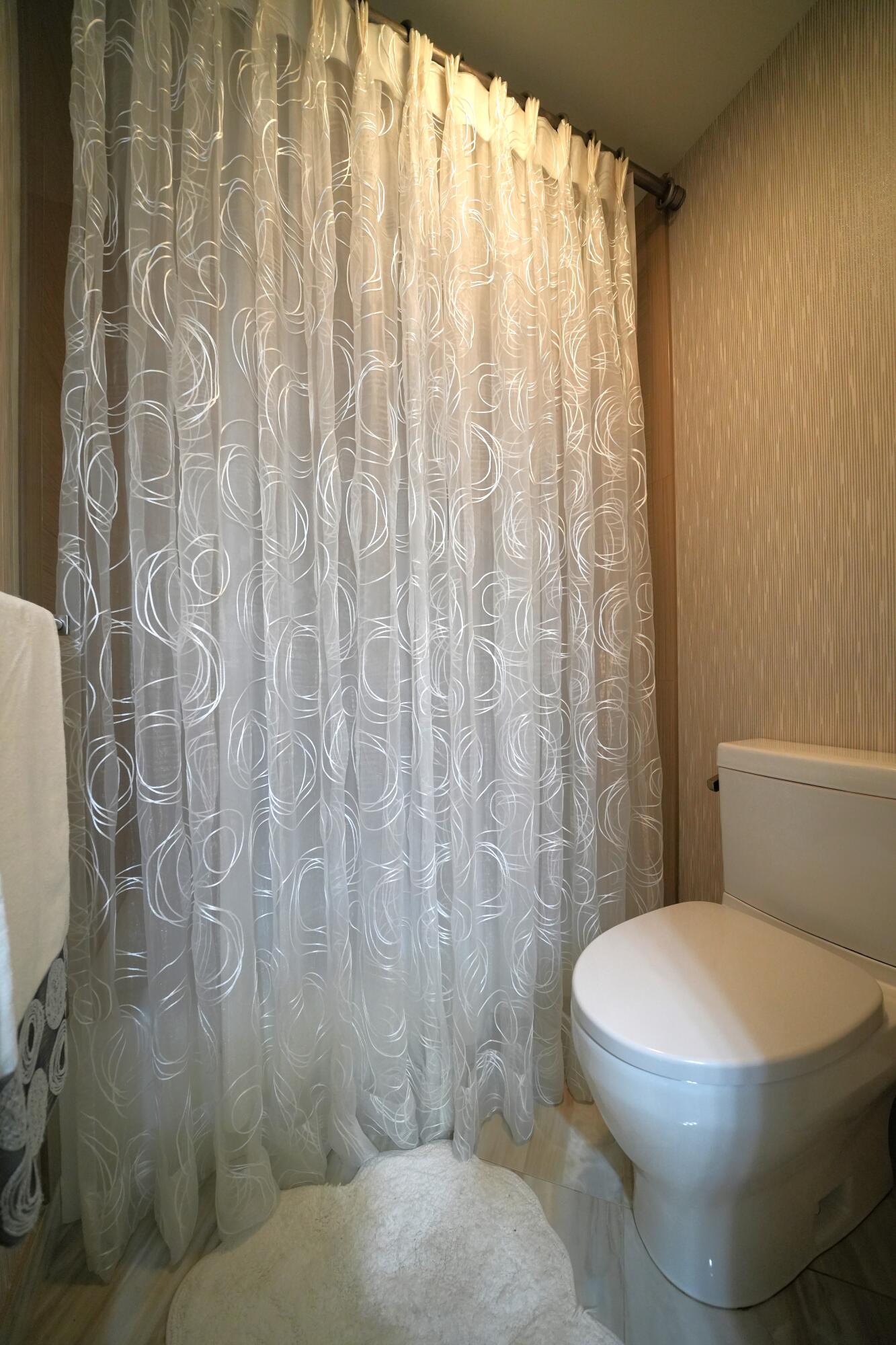 2658 Northwest 48th Street Boca Raton, FL 33434 - Photo 23 of 48 Jack & Jill bathroom
