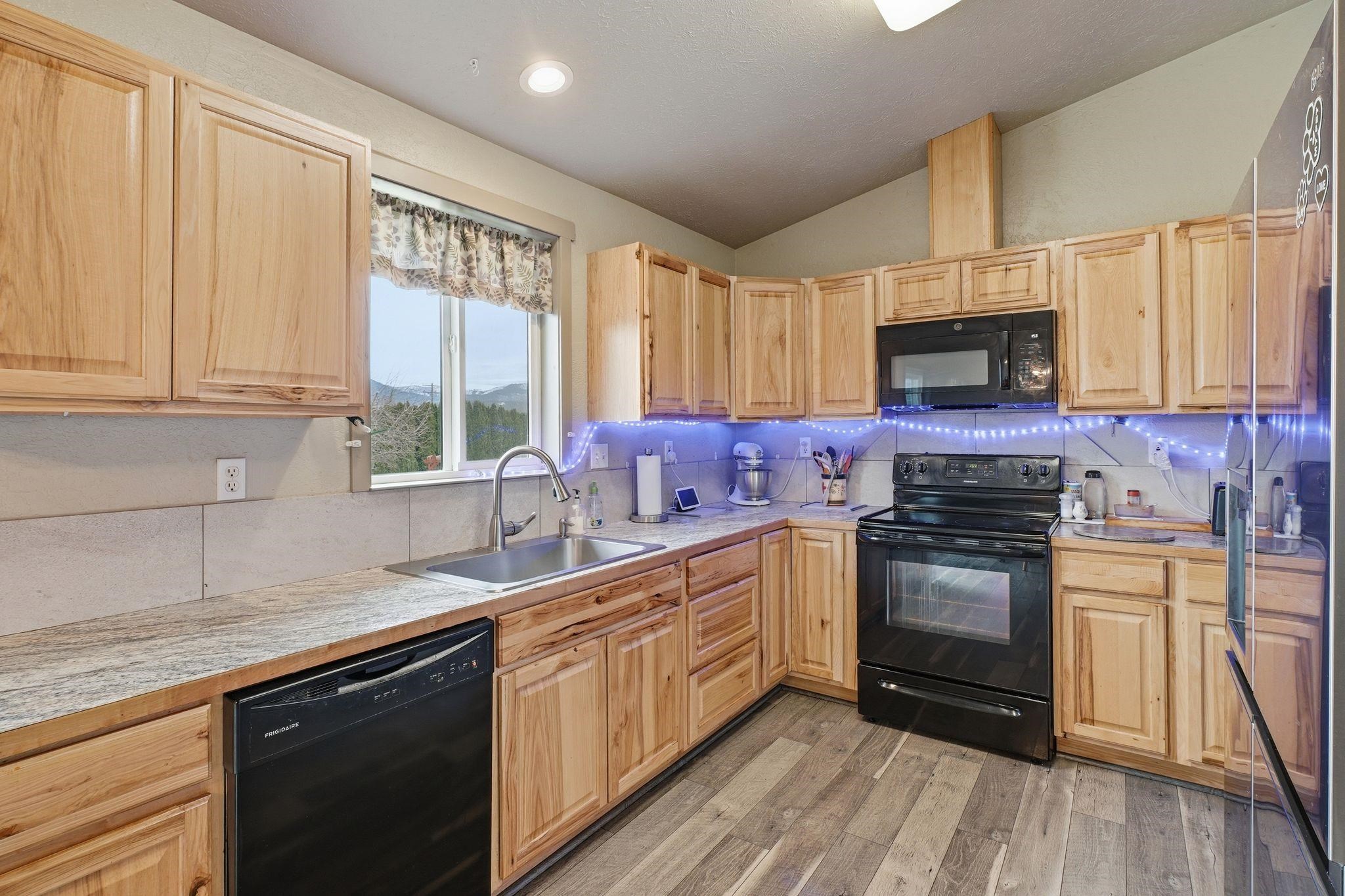 5614 North Canal Road Newman Lake, WA 99025 - Photo 11 of 50