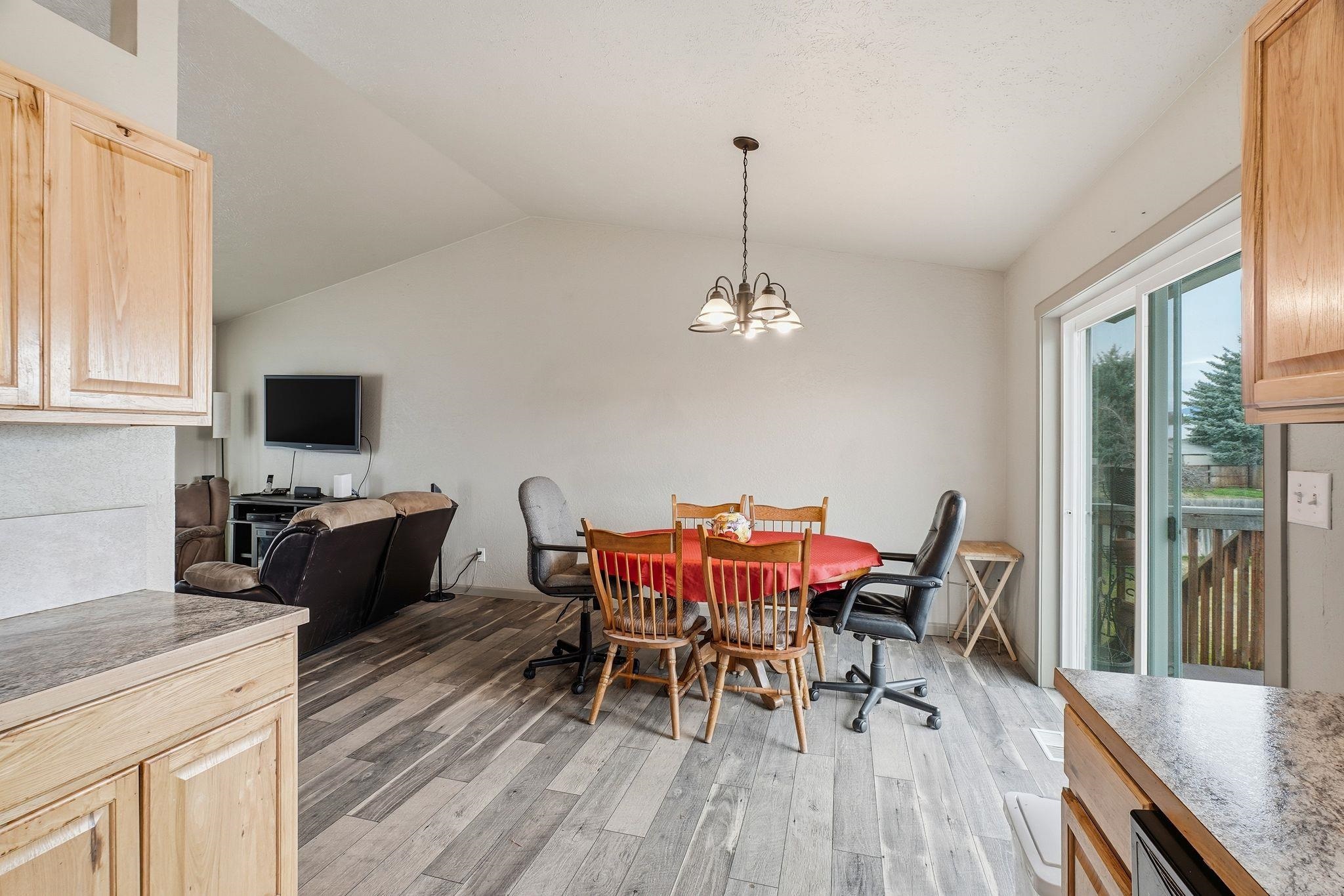 5614 North Canal Road Newman Lake, WA 99025 - Photo 13 of 50