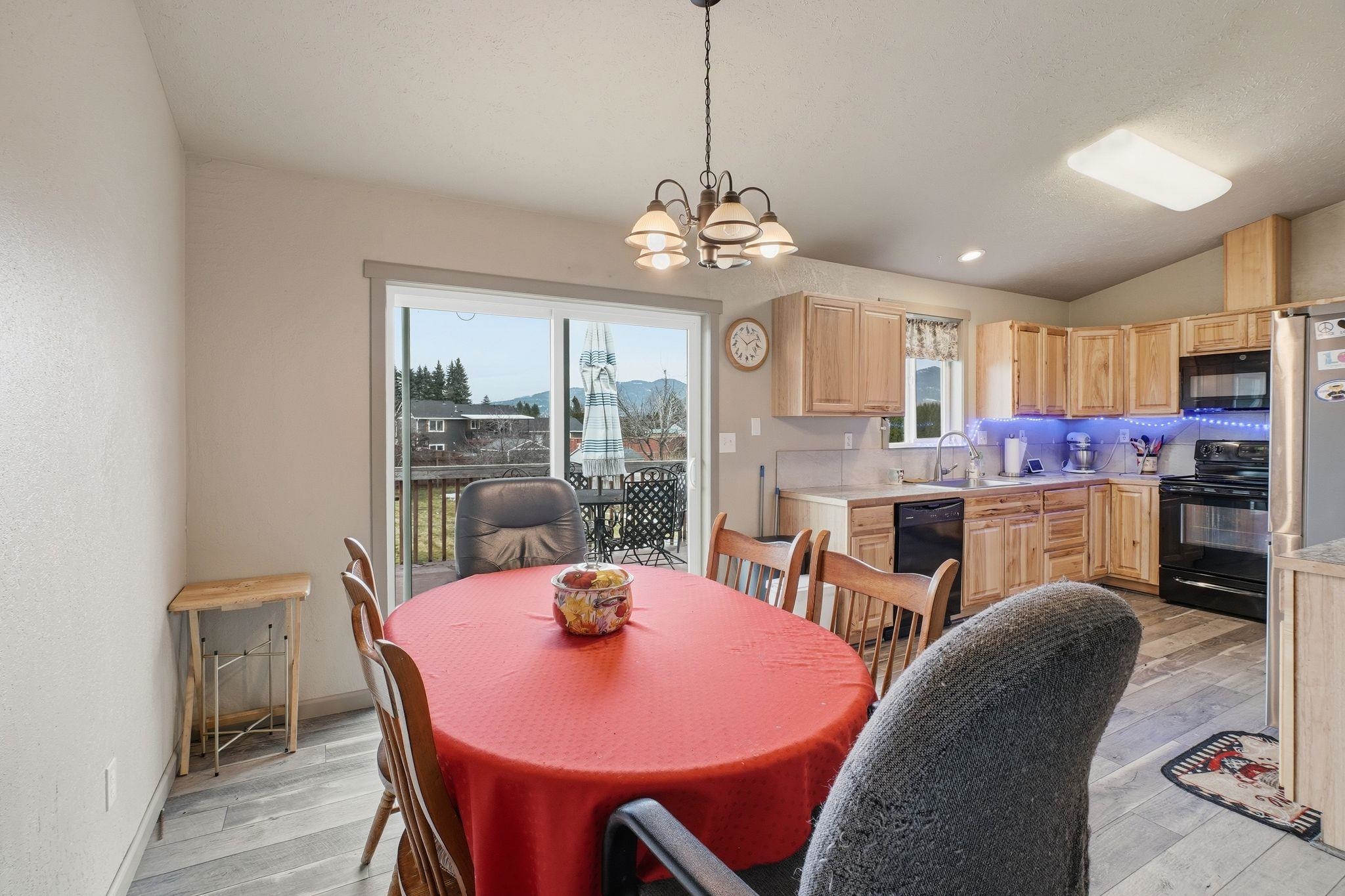 5614 North Canal Road Newman Lake, WA 99025 - Photo 8 of 50