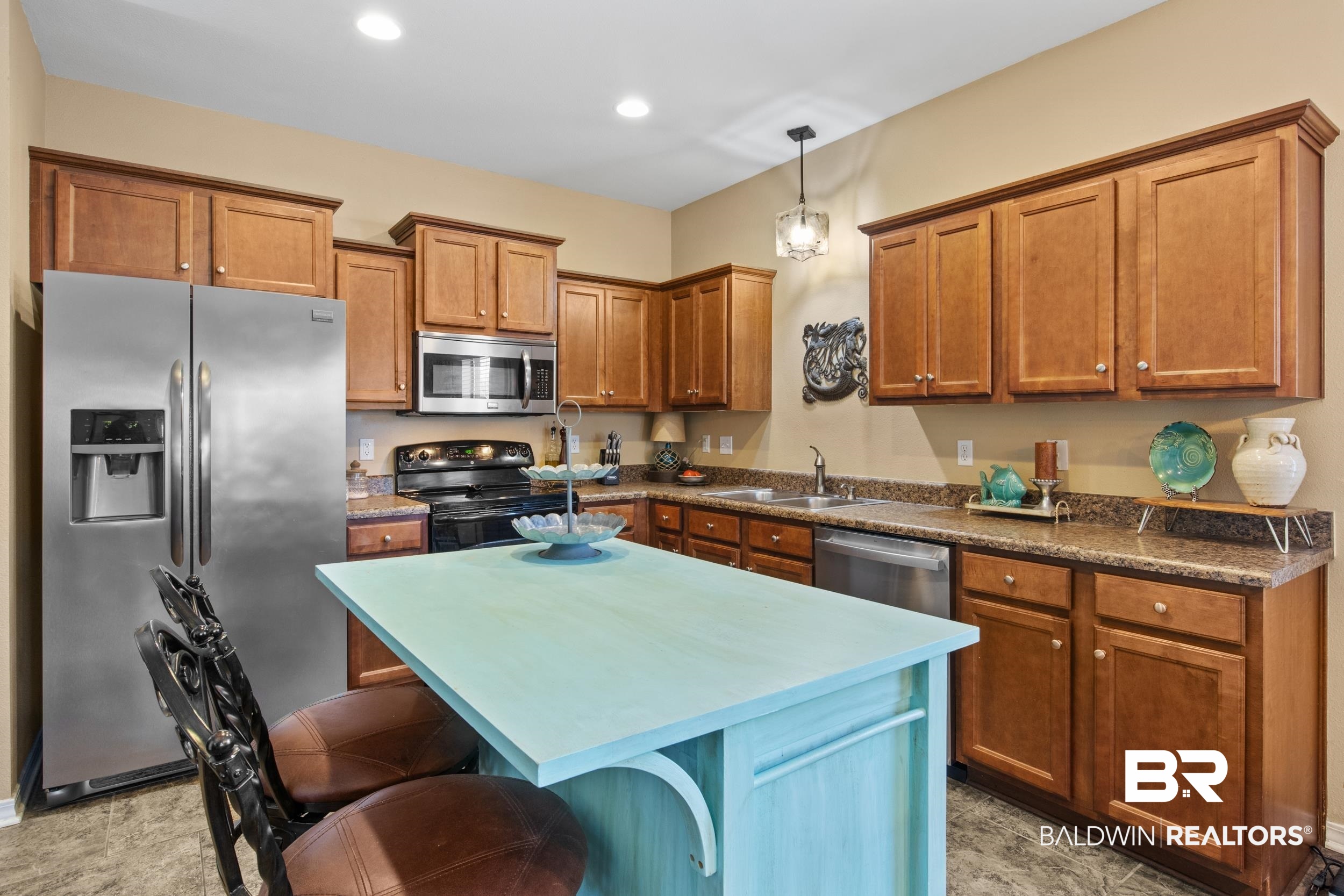 1752 Abbey Loop Foley, AL 36535 - Photo 7 of 21 Kitchen with appliances with stainless steel finishes, a kitchen breakfast bar, sink, pendant lighting, and a kitchen island