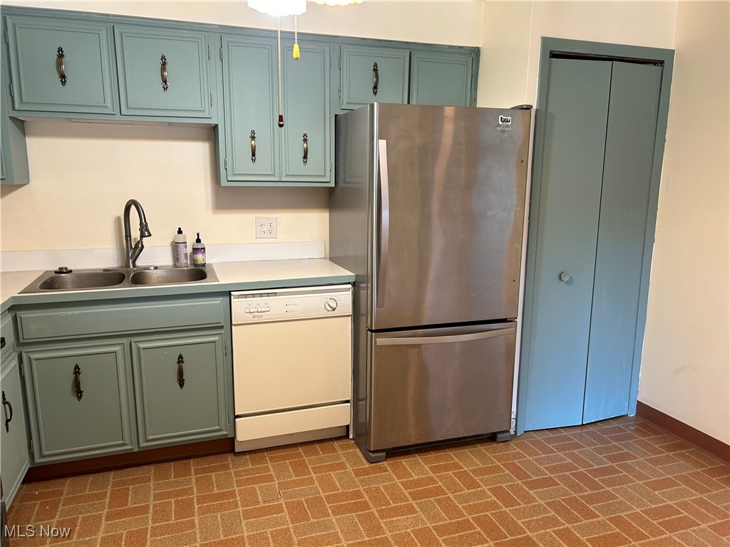 22555 Center Ridge Road, Unit 406 Rocky River, OH 44116 - Photo 9 of 21 Kitchen