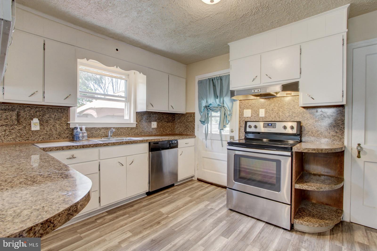 370 Hanover Road York, PA 17408 - Photo 8 of 23