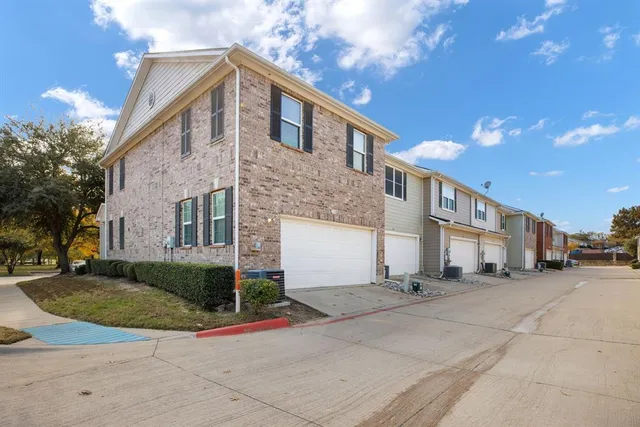 $300,000 | 3117 Carlisle Street, Bedford, TX 76021