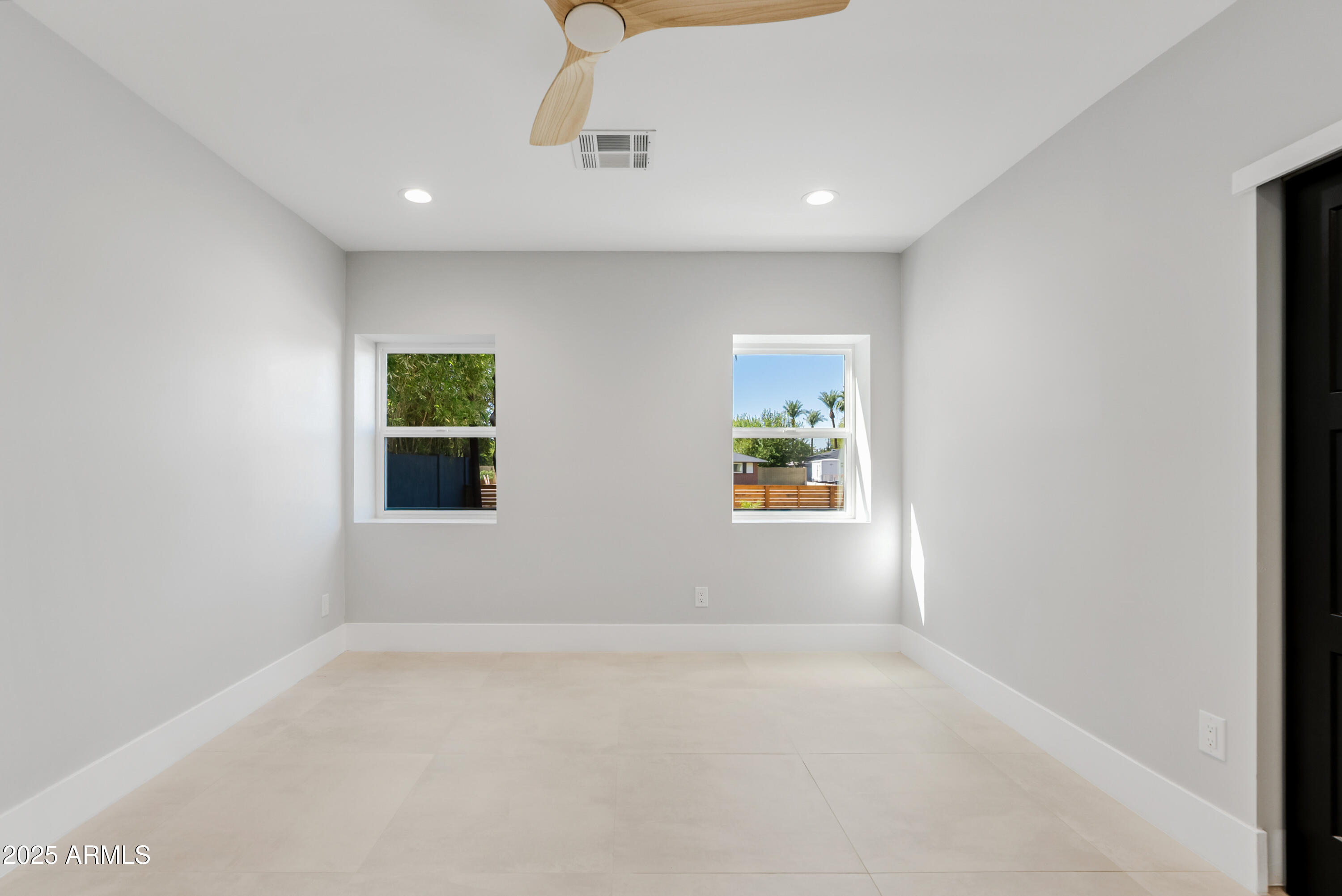 7717 North 7th Avenue Phoenix, AZ 85021 - Photo 16 of 26 an empty room with windows