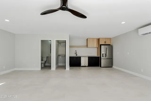 a view of empty room with floor to ceiling window