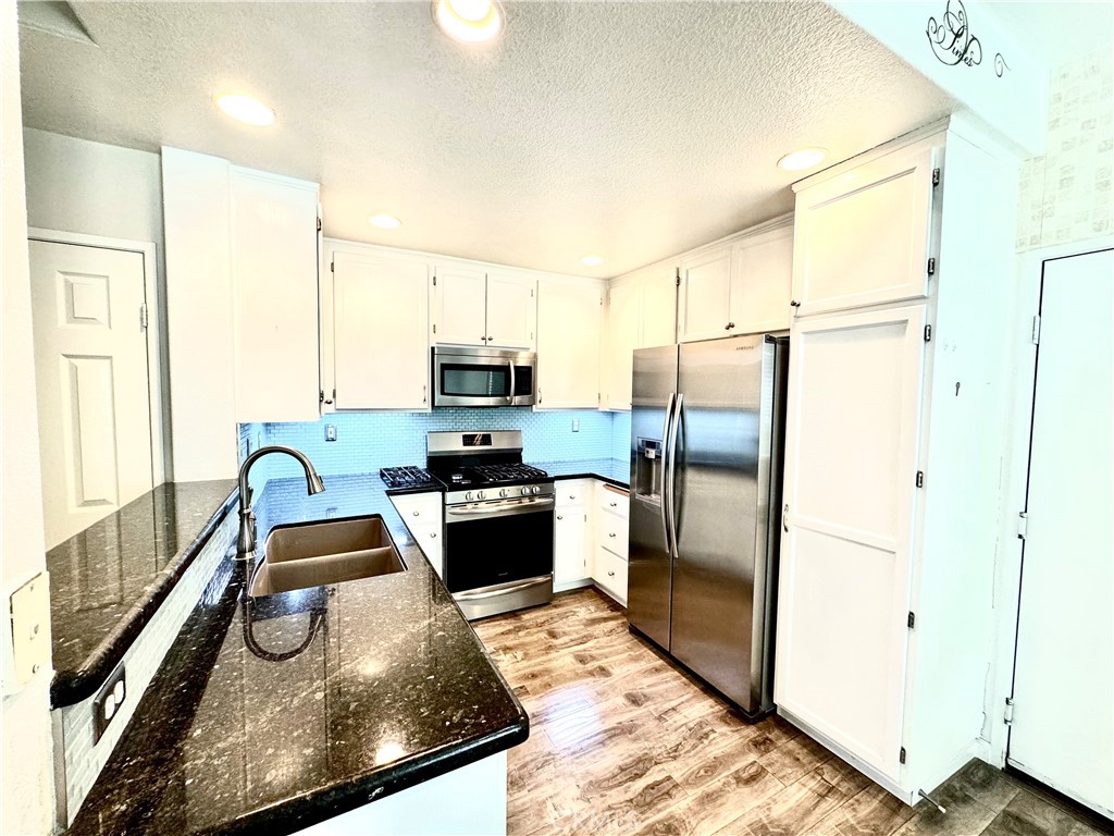 25554 Schubert Circle Stevenson Ranch, CA 91381 - Photo 6 of 18