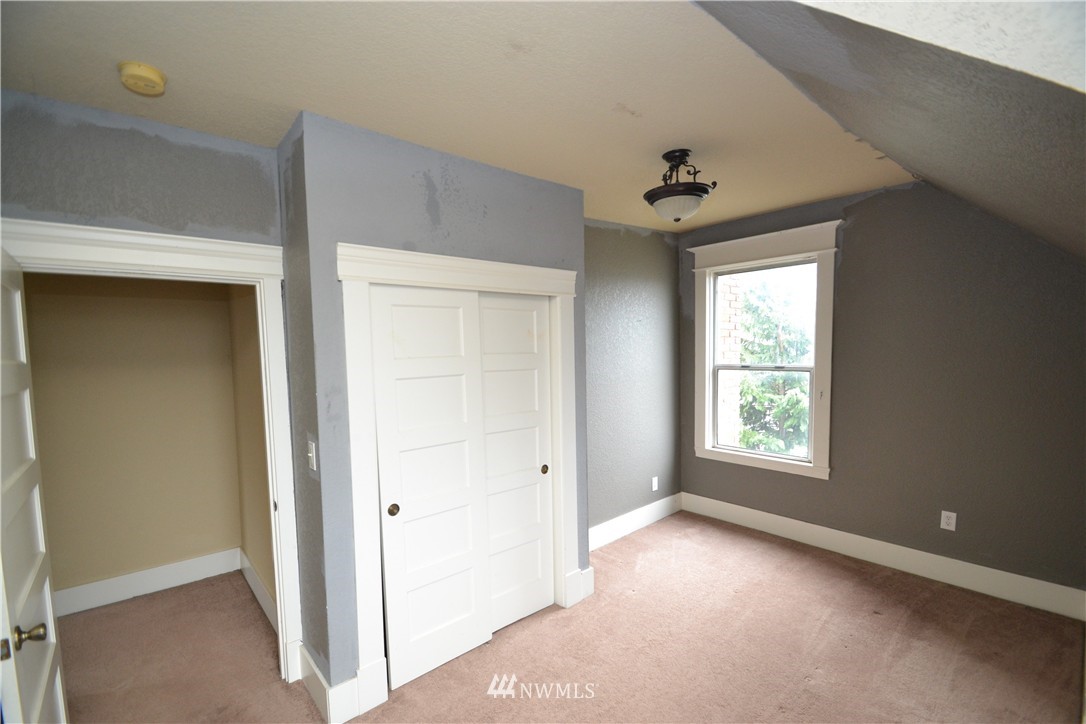 2126 Rucker Avenue Everett, WA 98201 - Photo 13 of 25
