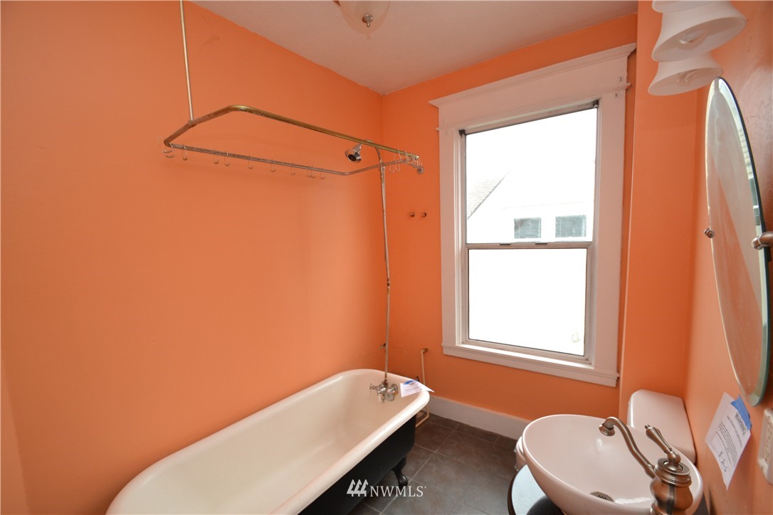 2126 Rucker Avenue Everett, WA 98201 - Photo 17 of 25