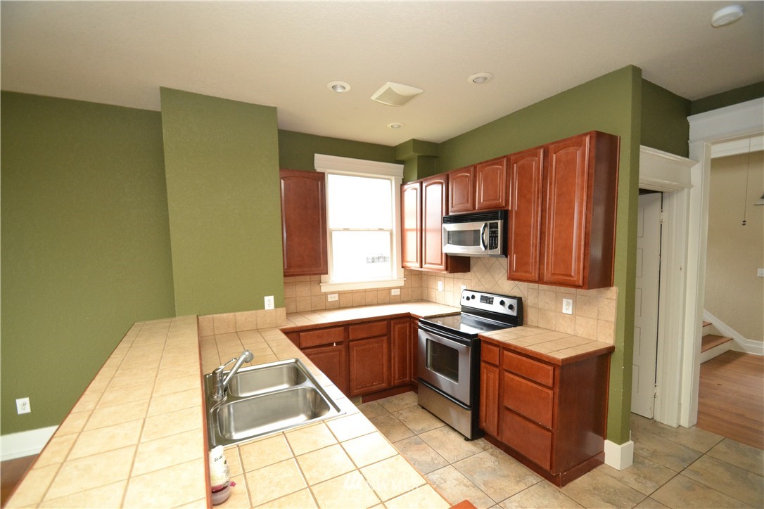 2126 Rucker Avenue Everett, WA 98201 - Photo 7 of 25