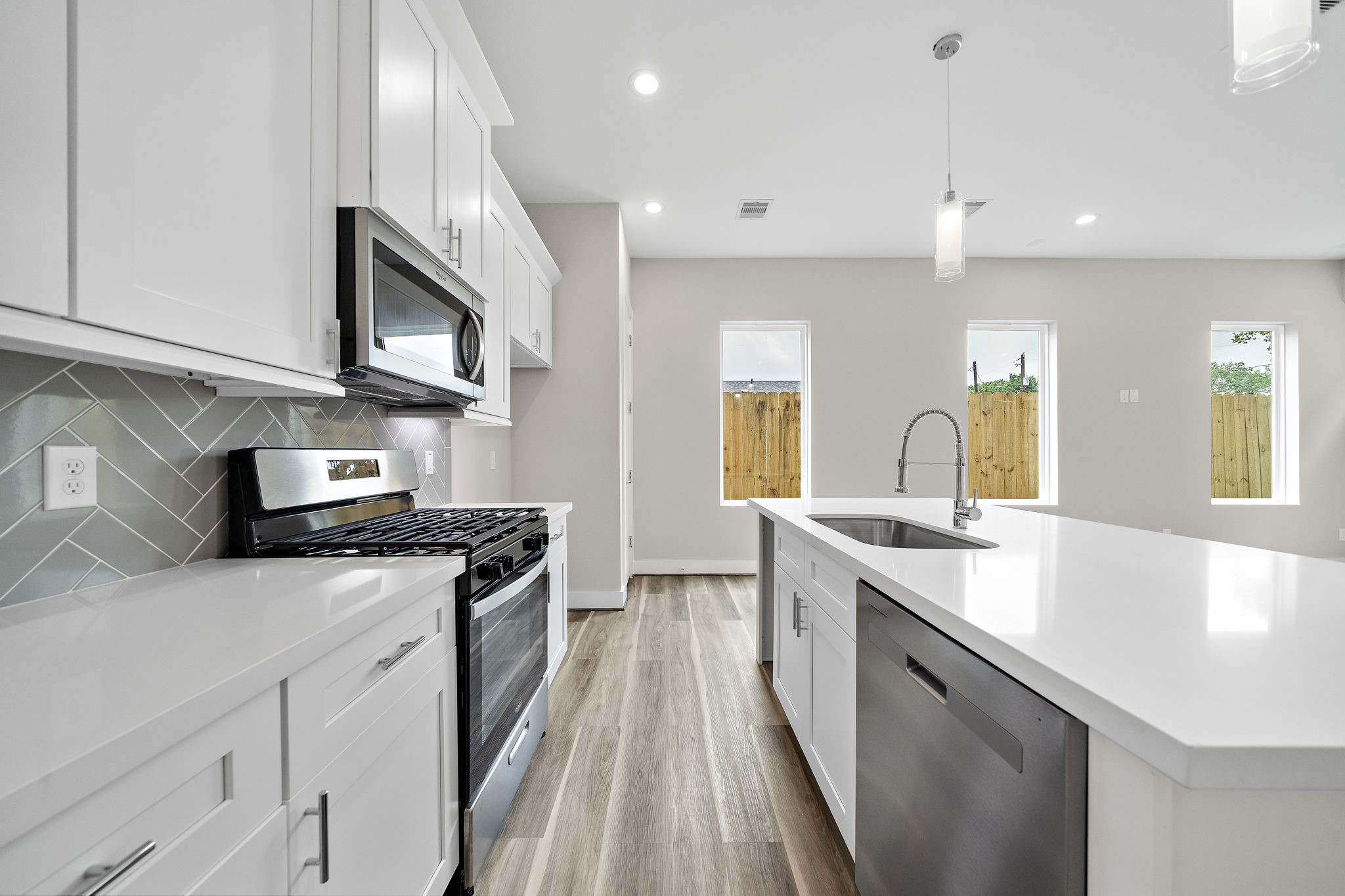 7510 Sandle Street Houston, TX 77088 - Photo 2 of 21