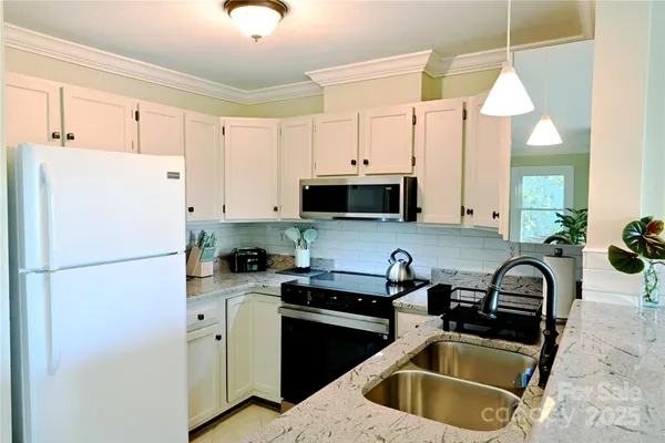 $525,000 | 501 Fairway Drive, Hendersonville, NC 28739