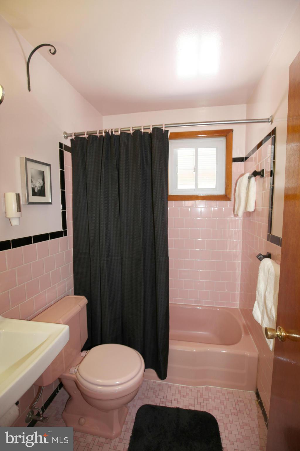 1808 Willann Road Baltimore, MD 21237 - Photo 16 of 23 a bathroom with a sink toilet and shower