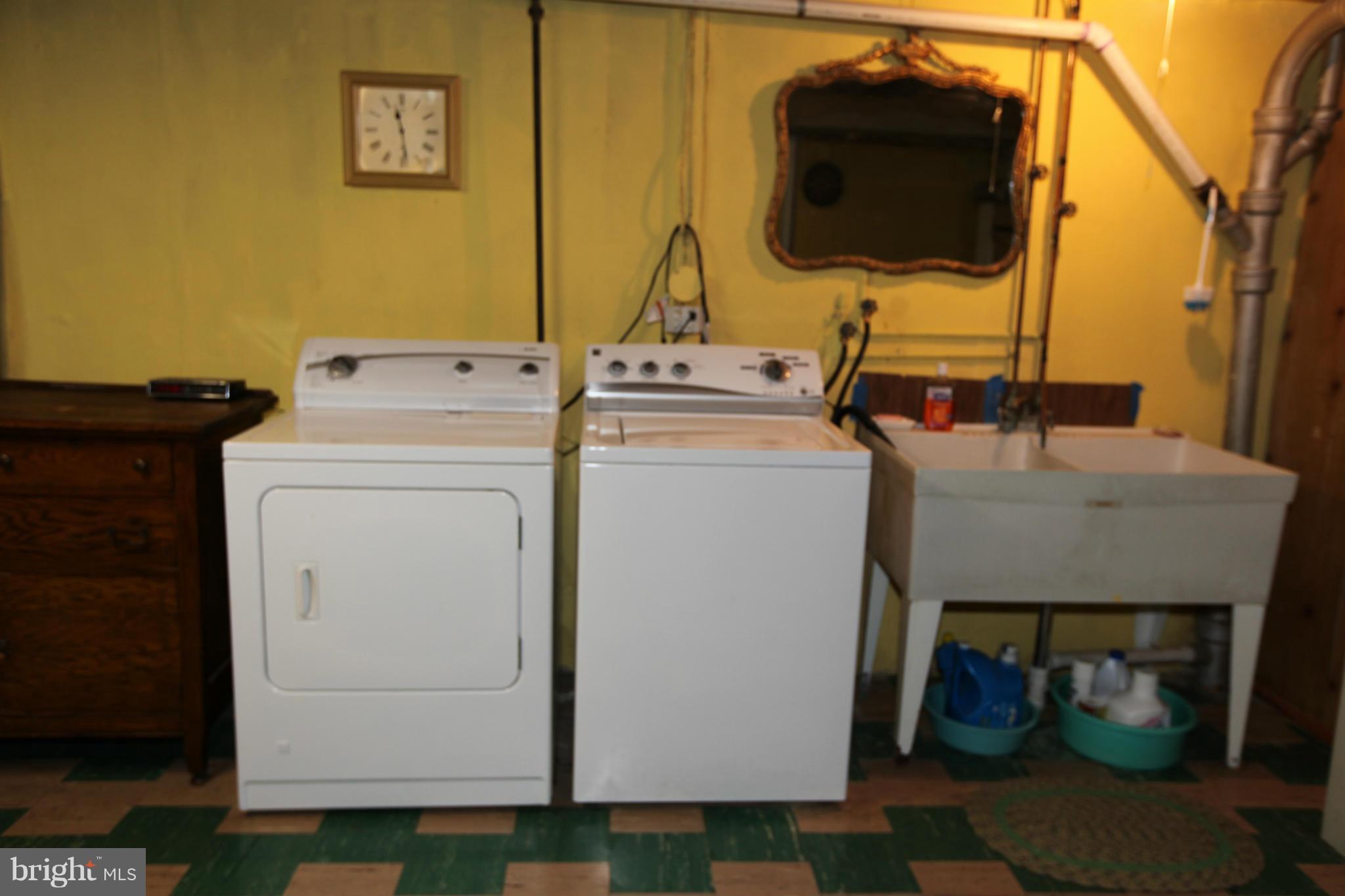 1808 Willann Road Baltimore, MD 21237 - Photo 19 of 23 a utility room with dryer and washer