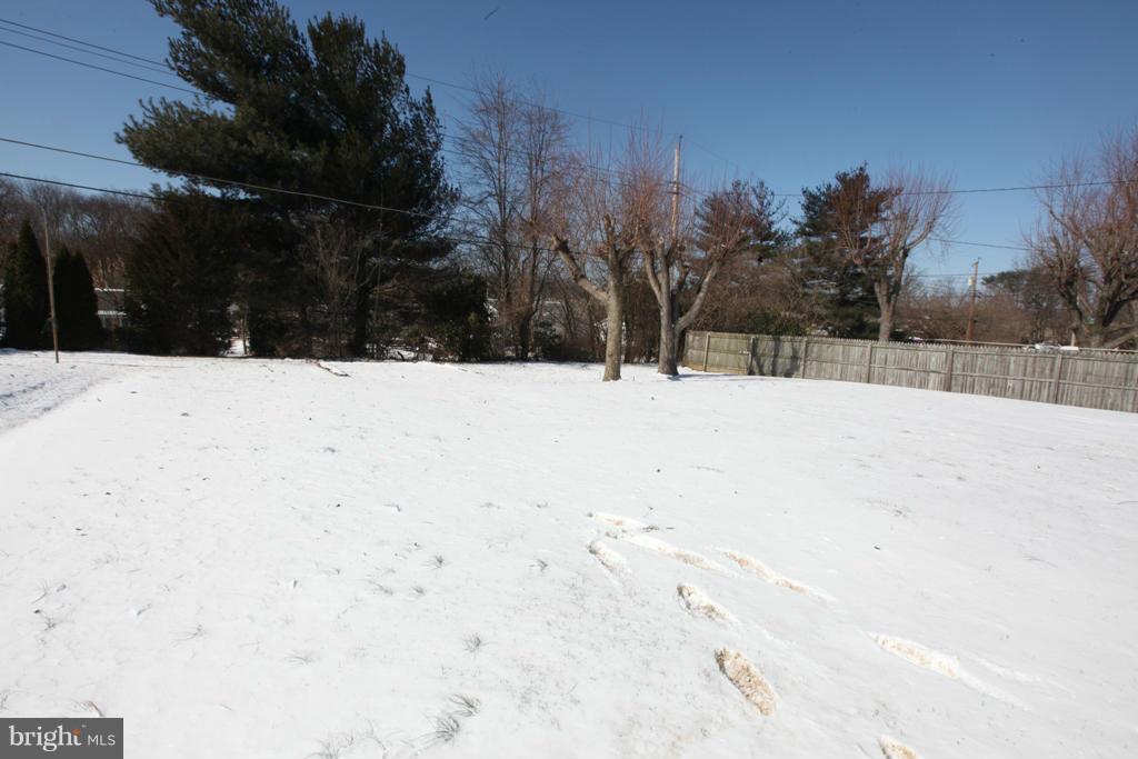 1808 Willann Road Baltimore, MD 21237 - Photo 22 of 23 a view of wooden fence of a house