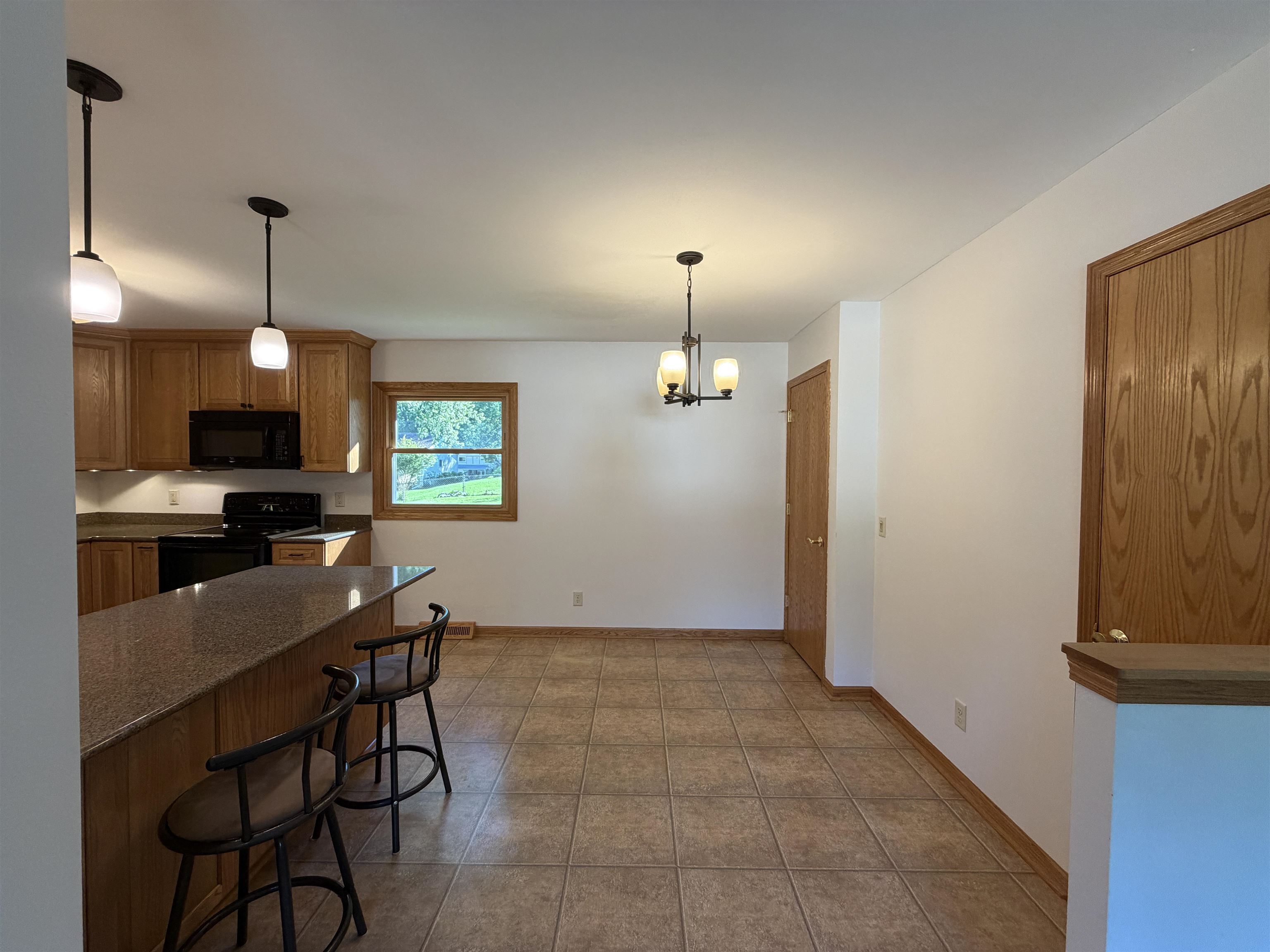 2513 Sara Road Madison, WI 53711 - Photo 9 of 28 Gallery Image 9