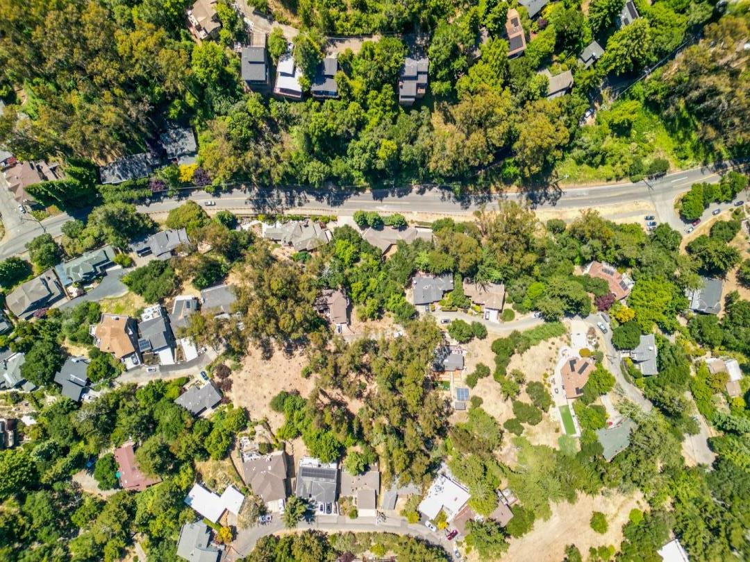 7220 Woodrow Drive Oakland, CA 94611 - Photo 2 of 10 a backyard of a house with lots of green space