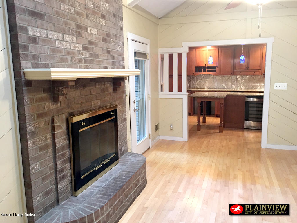 412 Moser Road Louisville, KY 40223 - Photo 12 of 42 412 Moser Rd - Family_Room_02