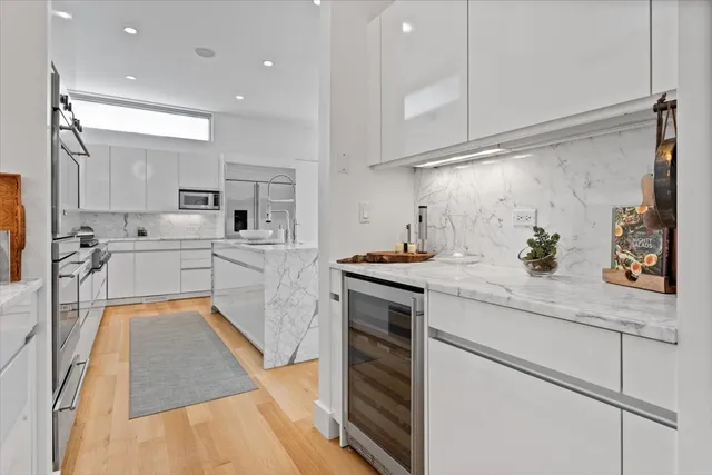 $12,000 | 1823 West Race Avenue, Unit 1823, Chicago, IL 60622