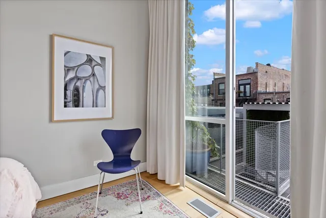 $12,000 | 1823 West Race Avenue, Unit 1823, Chicago, IL 60622