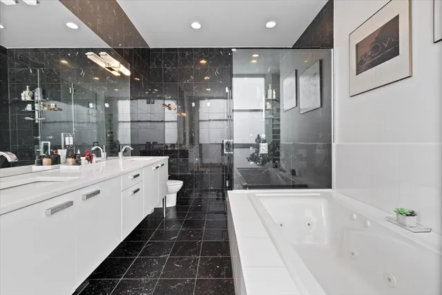 $12,000 | 1823 West Race Avenue, Unit 1823, Chicago, IL 60622