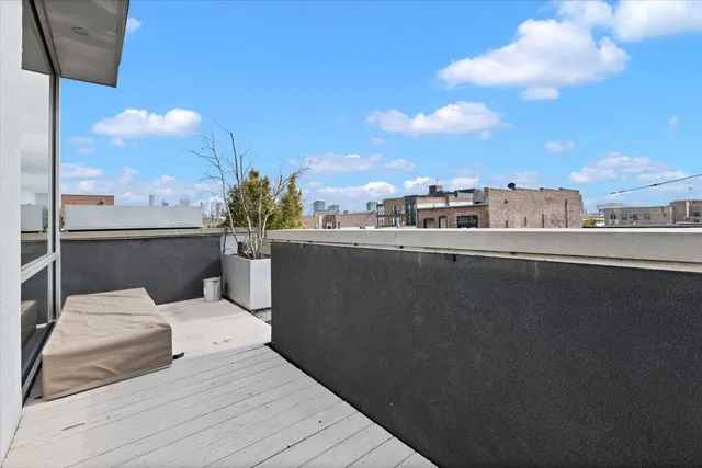 $12,000 | 1823 West Race Avenue, Unit 1823, Chicago, IL 60622