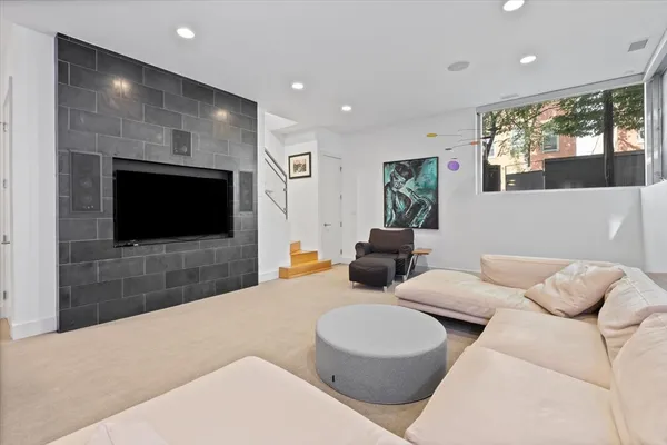 $12,000 | 1823 West Race Avenue, Unit 1823, Chicago, IL 60622