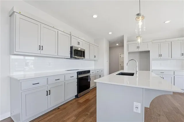 $458,200 | 9031 Southwest 5 Street, Blue Springs, MO 64064