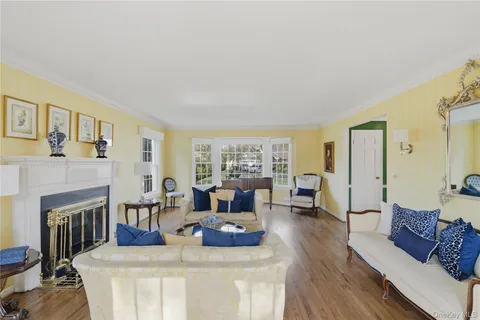 $1,950,000 | 9 Sunset Lane, Garden City, NY 11530