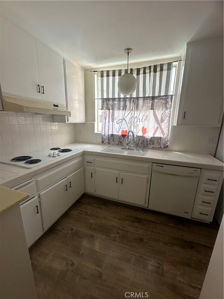 5429 Newcastle Avenue, Unit 206 Encino, CA 91316 - Photo 11 of 18