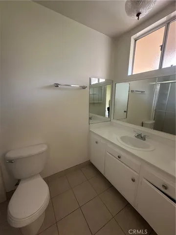 $2,600 | 5429 Newcastle Avenue, Unit 206, Encino, CA 91316