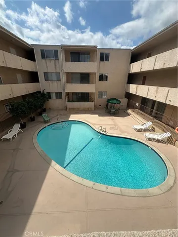 $2,600 | 5429 Newcastle Avenue, Unit 206, Encino, CA 91316