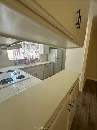 $2,600 | 5429 Newcastle Avenue, Unit 206, Encino, CA 91316