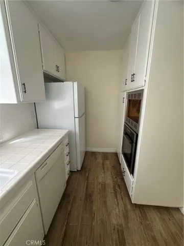 $2,600 | 5429 Newcastle Avenue, Unit 206, Encino, CA 91316