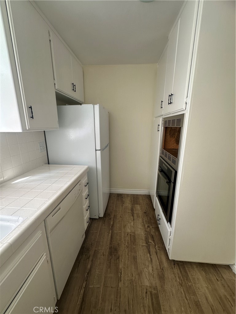 5429 Newcastle Avenue, Unit 206 Encino, CA 91316 - Photo 9 of 18