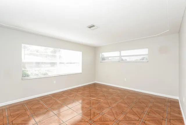 $2,280 | 1117 North Singleton Avenue, Titusville, FL 32796