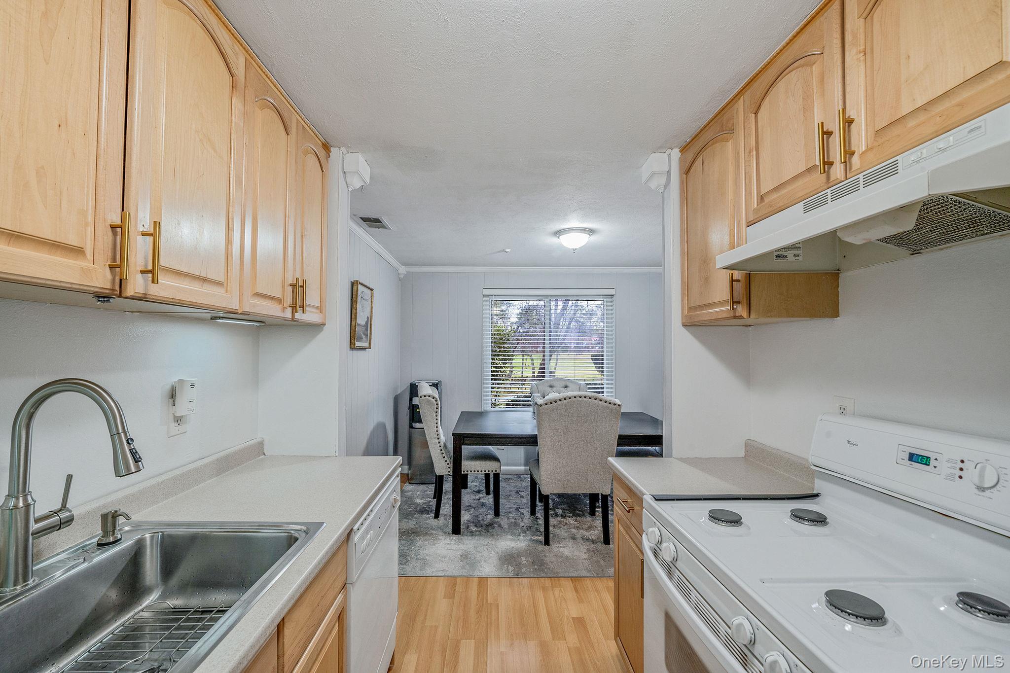 202 Birchwood Road Medford, NY 11763 - Photo 11 of 40