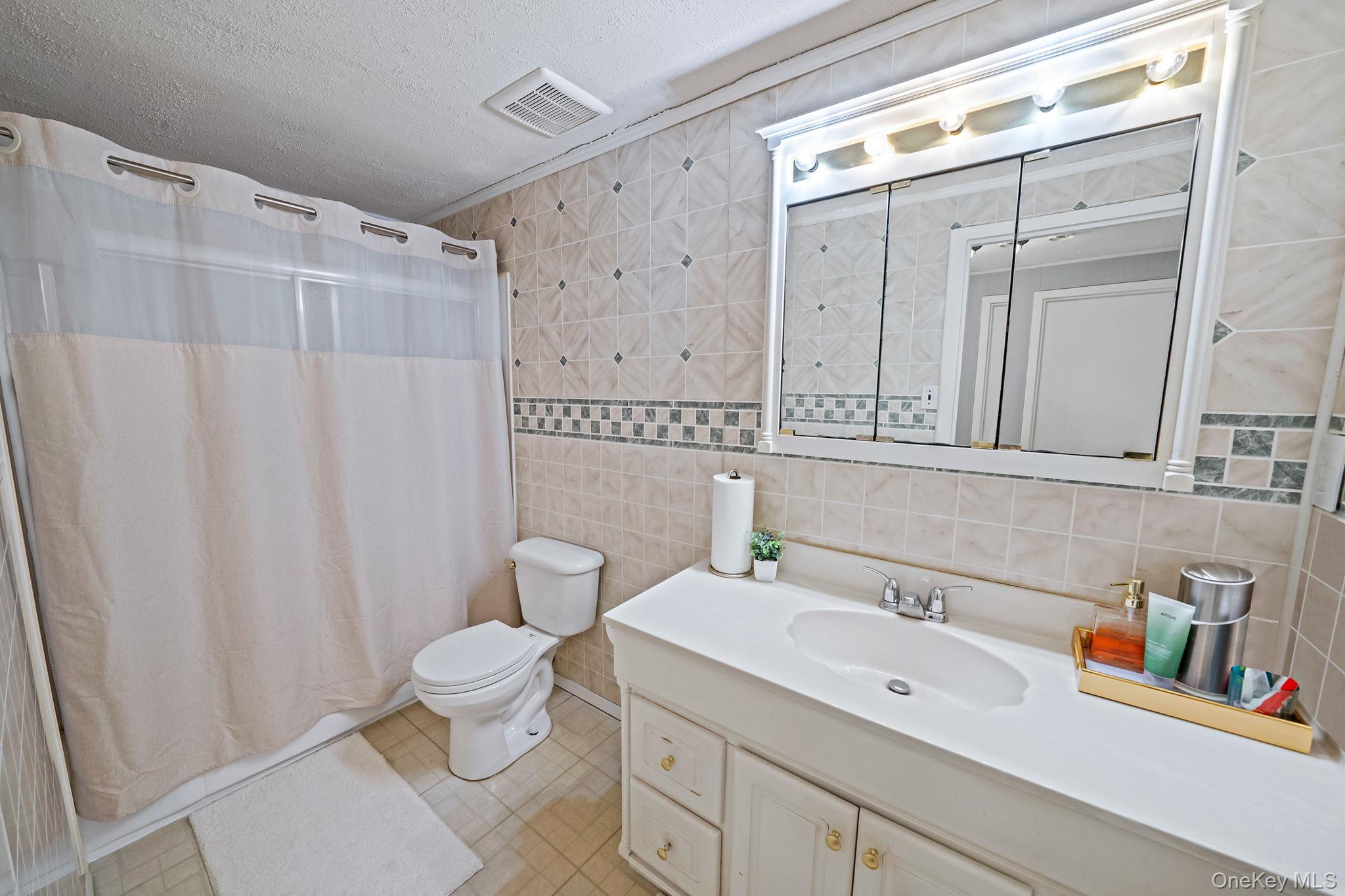 202 Birchwood Road Medford, NY 11763 - Photo 18 of 40