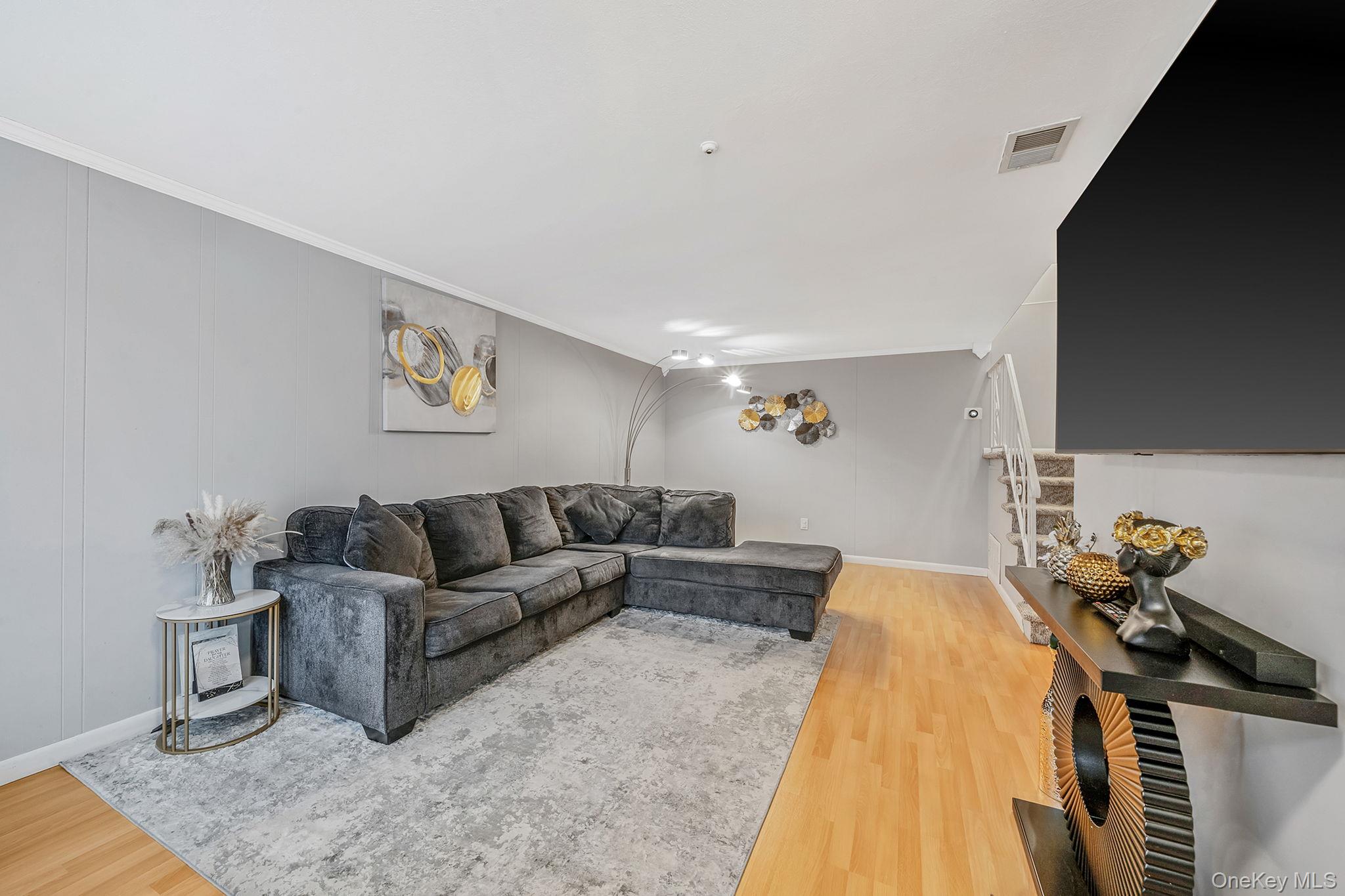 202 Birchwood Road Medford, NY 11763 - Photo 3 of 40