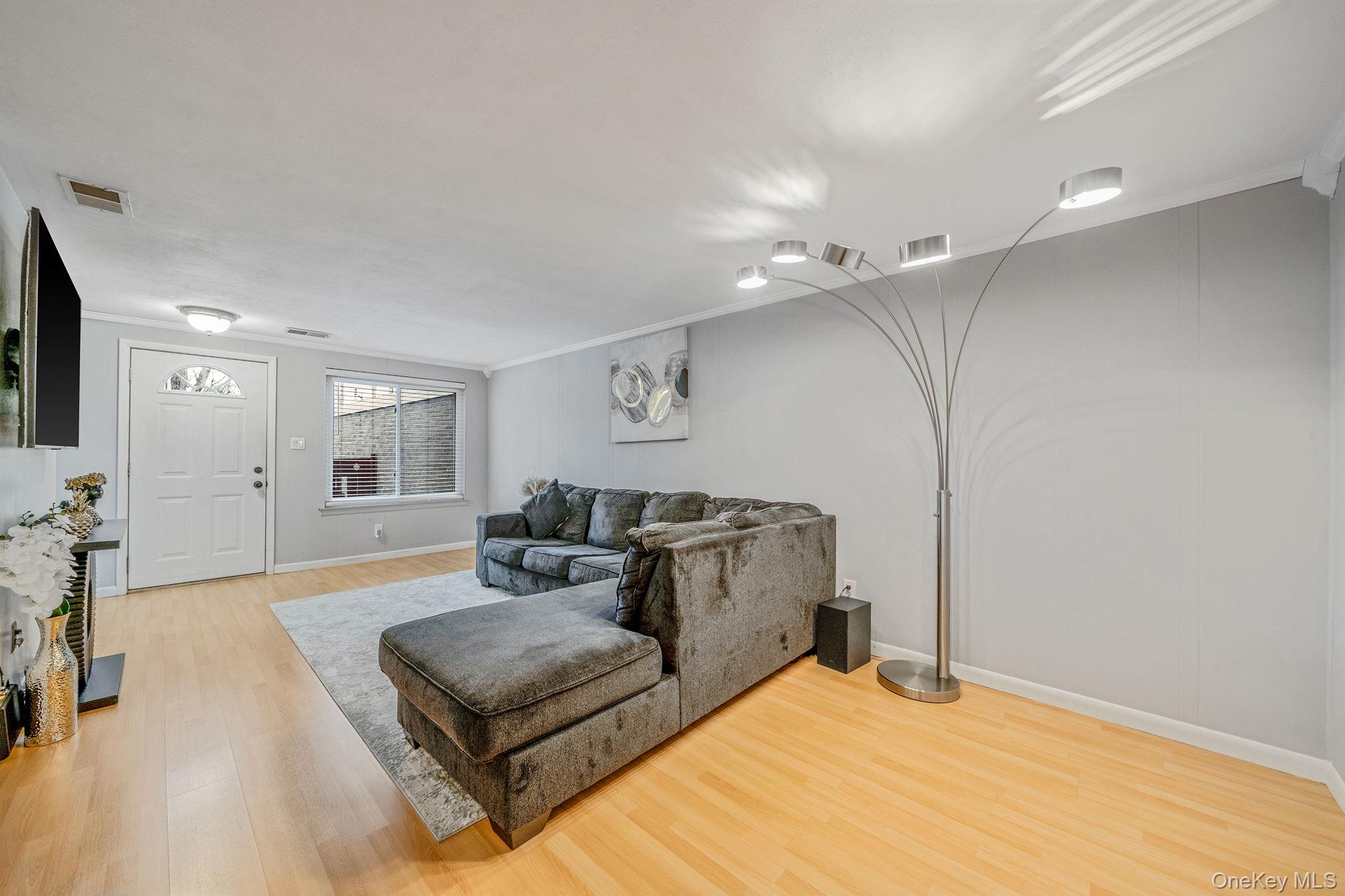 202 Birchwood Road Medford, NY 11763 - Photo 5 of 40