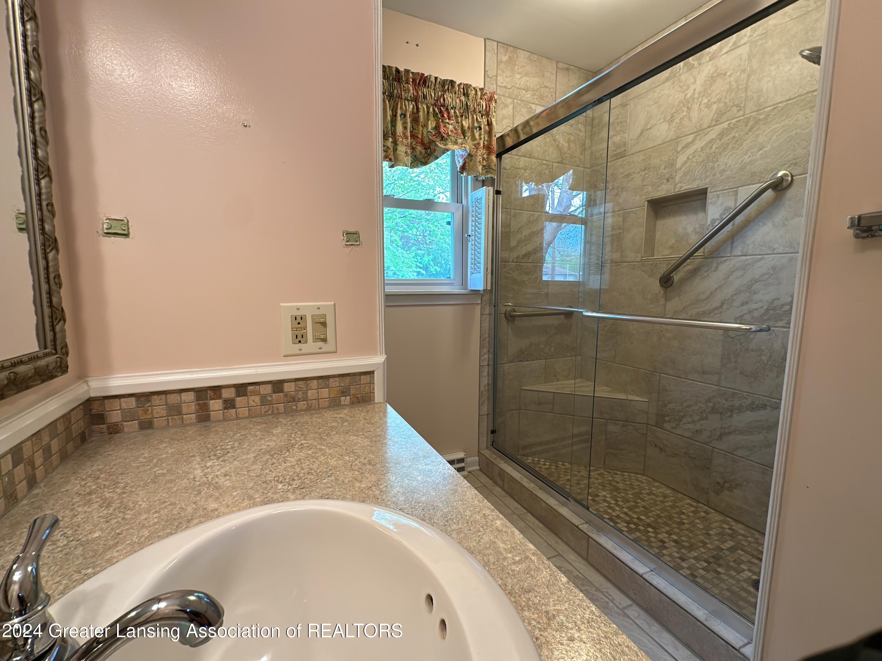 1551 Sherbrook Road Lansing, MI 48906 - Photo 9 of 33 IMG_6089