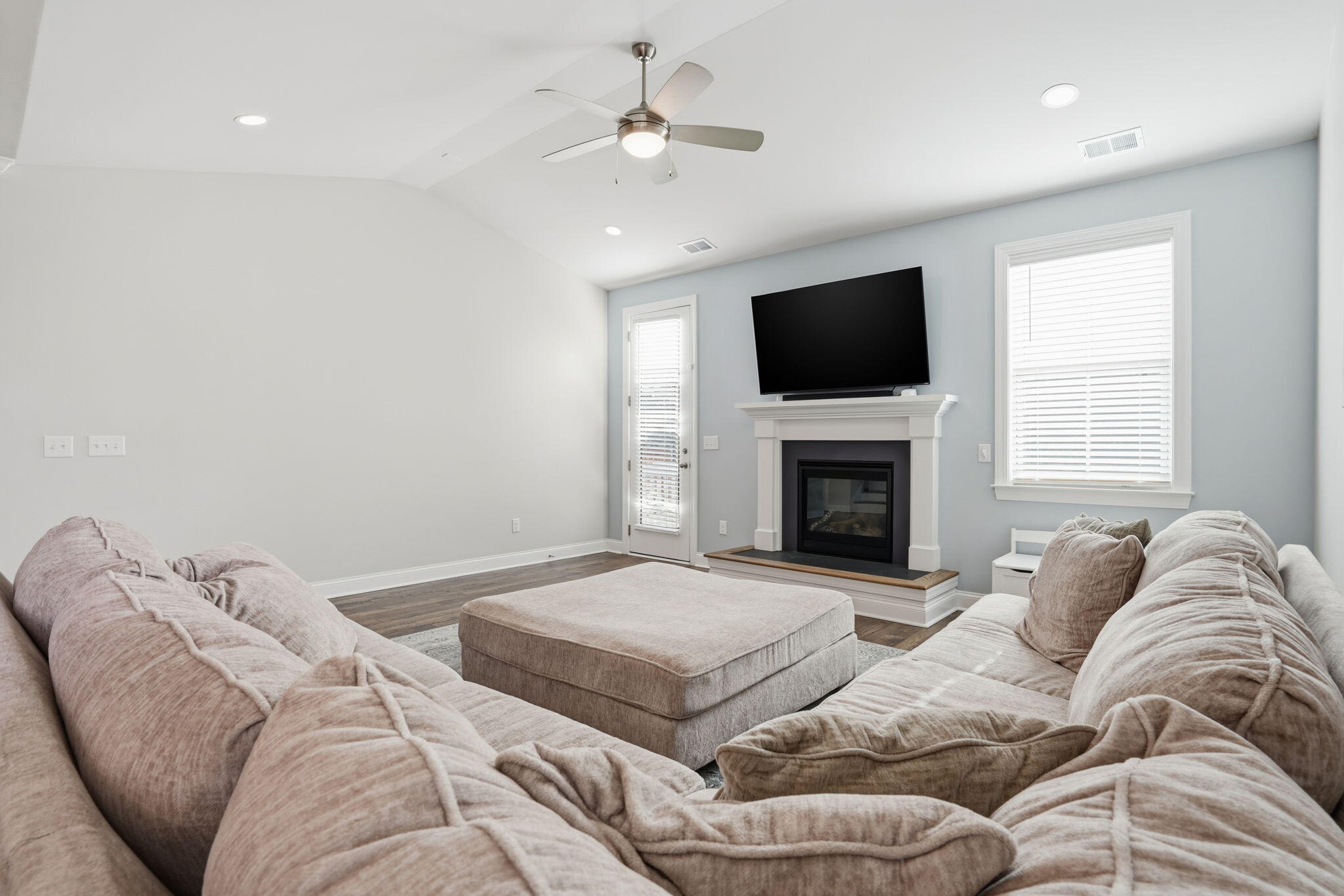 158 Boots Branch Road Summerville, SC 29485 - Photo 17 of 52 spacious great room